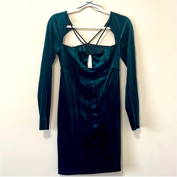 New ZARA GREEN VELVET DRESS - Picture 15 of 16